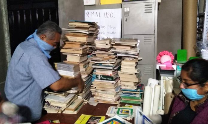 Realiza Seculta descarte bibliográfico en Nochixtlán (6)
