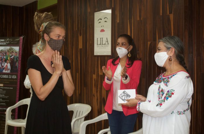 Artista Pita Wild entrega donativo de la venta La vida sigue