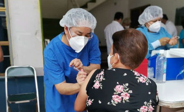 Aplicacion vacuna contra covid-19 01