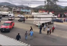 Bloqueo en la Vicente Guerrero, genera caos vial en víspera de visita presidencial