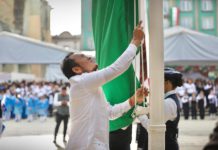 Refrenda IEEPO compromiso cívico en el izamiento de la Bandera Nacional