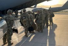 Llegan a Chicago un centenar de soldados de la Guardia Nacional de Texas