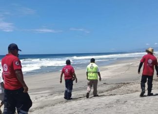 Continúa búsqueda de masculino desaparecido en playa Plataforma de Santa María Colotepec