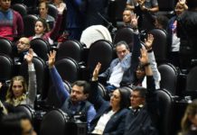 “Quieren llenar cárceles de inocentes con reformas a Ley de Amparo”, afirma PRI; “no se blindarán abusos”, dice Morena