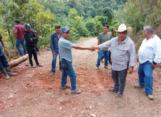 Logran acuerdos para restablecer la paz en Santiago Choapam; levantan bloqueo