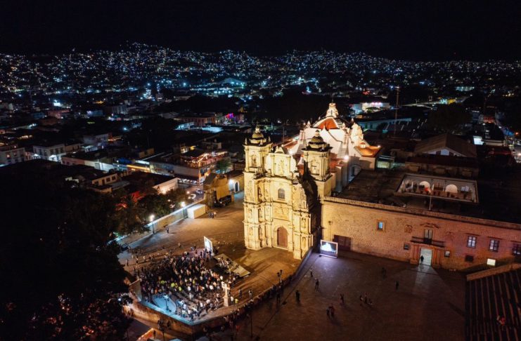 Oaxaca de Juárez brilla con la nueva iluminación de la Basílica de la Soledad