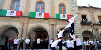 Presencian oaxaqueños el Desfile Cívico-Deportivo por el 115 aniversario de la Revolución Mexicana