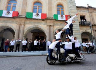 Presencian oaxaqueños el Desfile Cívico-Deportivo por el 115 aniversario de la Revolución Mexicana