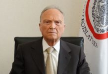 Alejandro Gertz Manero presenta carta de renuncia como titular de la FGR