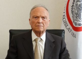 Alejandro Gertz Manero presenta carta de renuncia como titular de la FGR