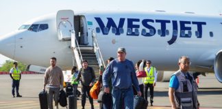 Puerto Escondido recibe por primera vez, vuelo directo desde Canadá