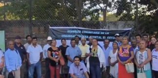 Absuelven a 21 indígenas chontales, acusados por defender su playa