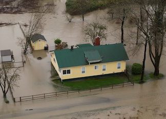 Frío ártico e inundaciones afectan a Illinois, Washington y Minnesota