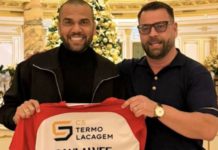 Dani Alves vuelve al futbol; compra equipo de Tercera División