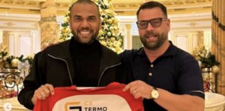 Dani Alves vuelve al futbol; compra equipo de Tercera División
