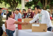 Entrega IEEPO equipo tecnológico a 360 escuelas del Istmo