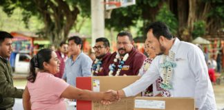 Entrega IEEPO equipo tecnológico a 360 escuelas del Istmo