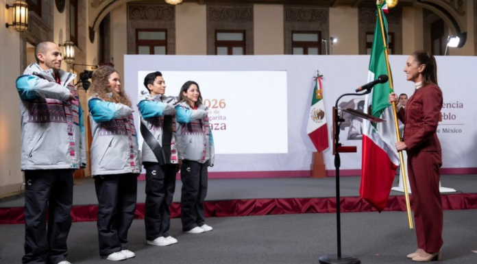 Abanderan a delegación mexicana que va a Juegos Olímpicos de Invierno