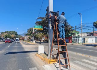 Por reparación, semáforos en San Agustín de las Juntas, operarán en fase ámbar