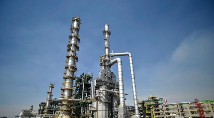 Pemex alcanza proceso de producción de petrolíferos histórica