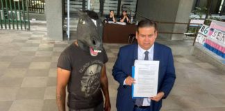 Hombre que se considera caballo propone Ley Therian para evitar bullying