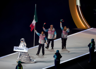México desfila en la ceremonia de apertura de los Juegos Olímpicos de Milano-Cortina