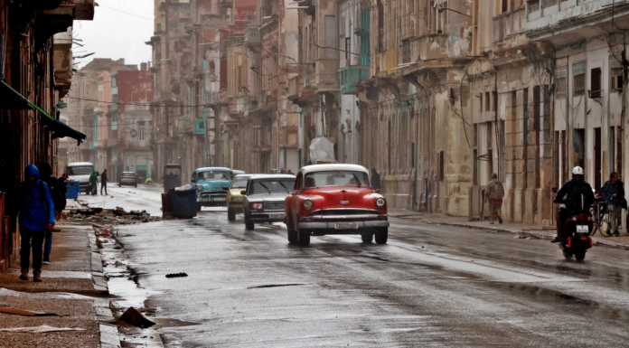 Crisis en Cuba: empiezan a cerrar hoteles y a reubicar turistas