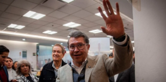 “Uno puede caer en cualquier momento, no somos indispensables”: Monreal