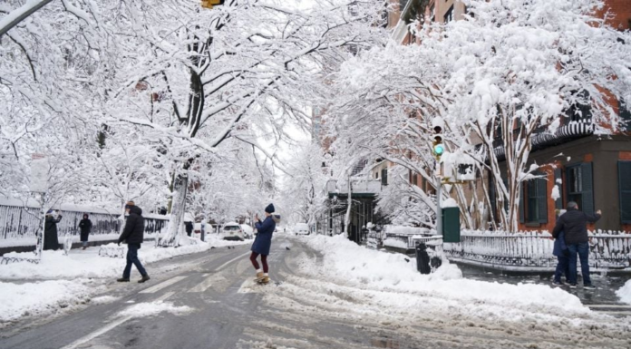 “Ciclón bomba” paraliza Nueva York y afecta noreste de Estados Unidos
