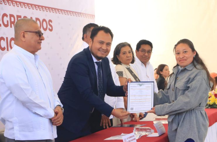 Entrega IEEPO títulos a 405 egresadas y egresados de la UPN; inaugura domo en la Unidad 201