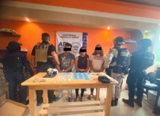 Catean punto de venta de cristal; detienen a tres personas