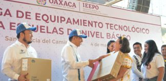 Equipan con tecnología a 262 escuelas de Oaxaca de Juárez