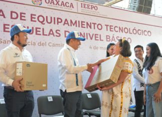 Equipan con tecnología a 262 escuelas de Oaxaca de Juárez