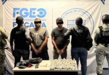 Capturan a dos por narcomenudeo afuera de una escuela en la Costa