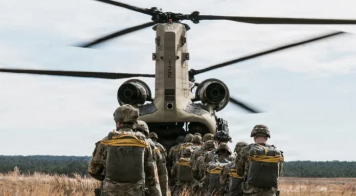 Reportan llegada a Medio Oriente de paracaidistas del Ejército de EU