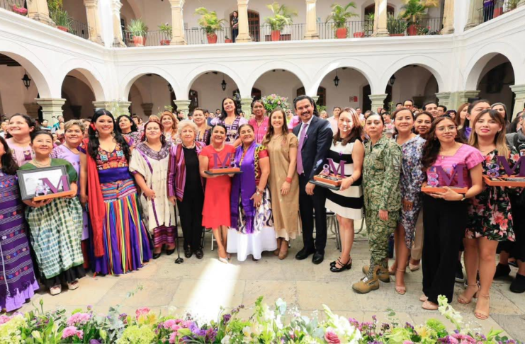 Entregan la distinción ciudadana “Mujer Oaxaqueña 2026, Arcelia Yañiz Rosas”