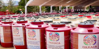 Refuerza Gobierno de Oaxaca abasto de agua con entrega de tinacos