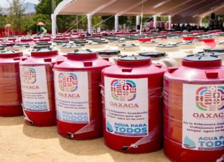 Refuerza Gobierno de Oaxaca abasto de agua con entrega de tinacos