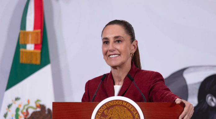 Presenta Sheinbaum su “plan B”: busca reducir privilegios al INE