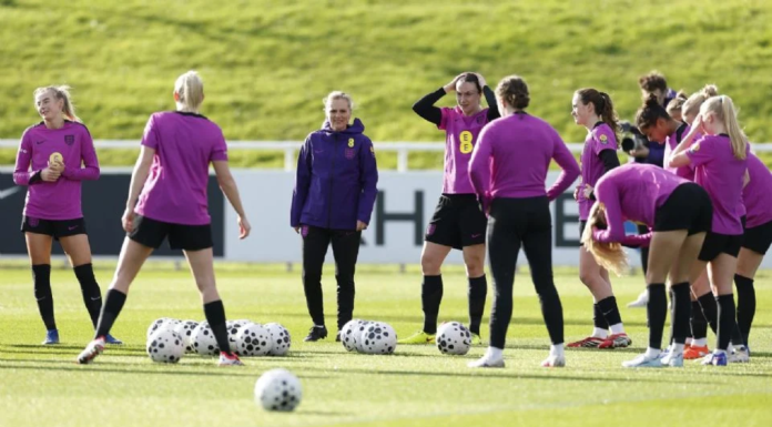 Obliga FIFA a equipos femeniles a tener al menos una mujer entrenadora