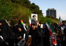 Cadenas humanas se despliegan en Irán ante amenazas de EU