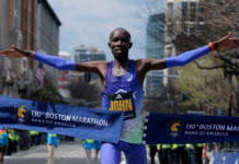 Keniano John Korir repite como ganador del Maratón de Boston Korir, al cruzar la meta. Korir, al cruzar la meta. Créditos: Reuters