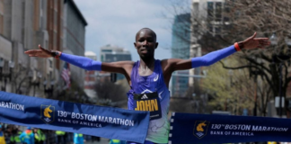 Keniano John Korir repite como ganador del Maratón de Boston Korir, al cruzar la meta. Korir, al cruzar la meta. Créditos: Reuters