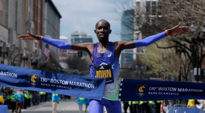 Keniano John Korir repite como ganador del Maratón de Boston Korir, al cruzar la meta. Korir, al cruzar la meta. Créditos: Reuters