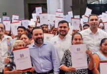 Saldan deuda histórica en Oaxaca con entrega de más de 800 títulos de propiedad