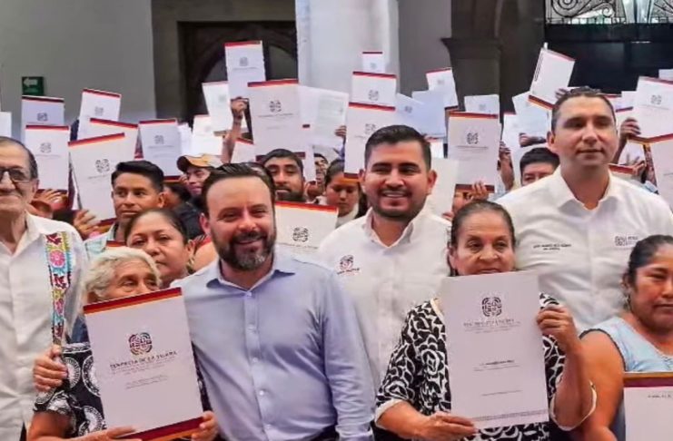 Saldan deuda histórica en Oaxaca con entrega de más de 800 títulos de propiedad