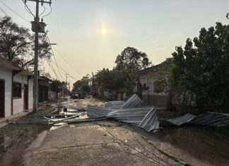 Avanza labores de auxilio en Ixhuatán tras fuerte tormenta