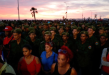 Cubanos salen a las calles de La Habana en apoyo a Raúl Castro