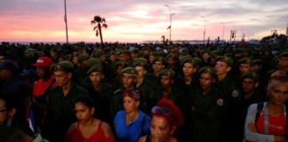 Cubanos salen a las calles de La Habana en apoyo a Raúl Castro