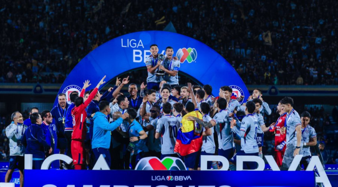 Cruz Azul doblega a Pumas en CU y logra su décimo título de Liga